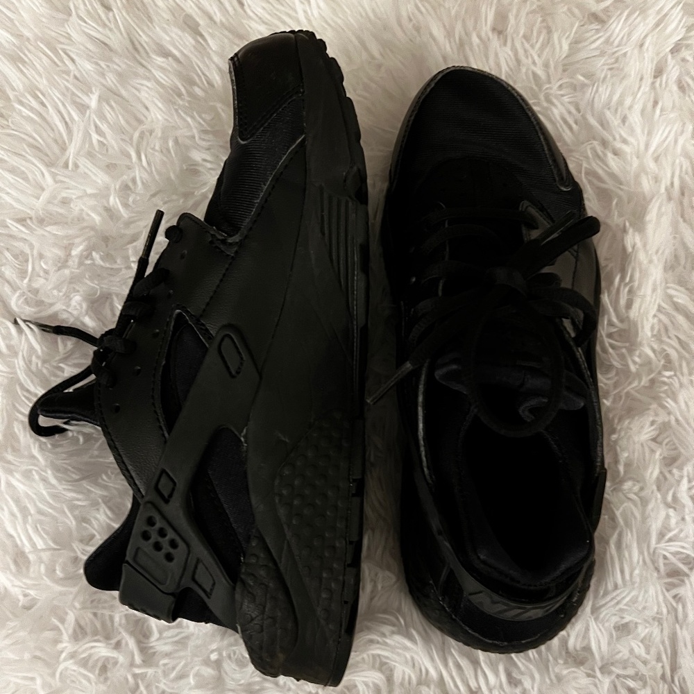 Nike Black Huarache size 8